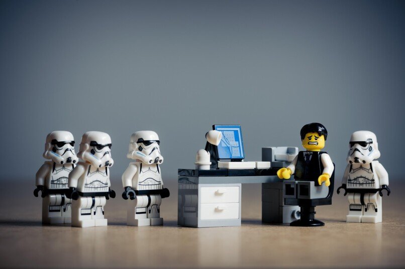 diseñar experiencias corporativas, lego, star wars, toys, stormtroopers, office, people, accused, accusing, bullying, crowd, group, job, staff, aggressive, customer, frustration, despaired, employee, despair, idea, concept, lego pieces, lego, lego, lego, lego, star wars, star wars, star wars, star wars, toys, toys, office, bullying, crowd, group, job, job, job, job, job, staff, customer, customer, customer, employee, employee